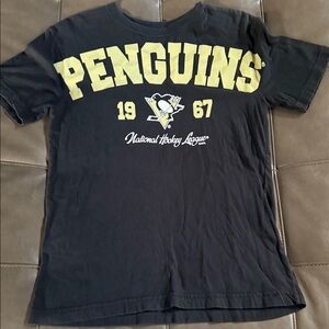 NHL Penguins Black and Yellow Tee